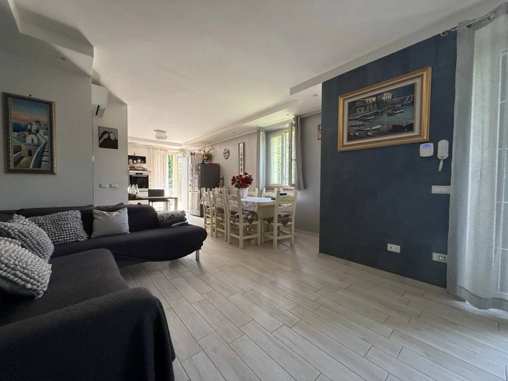 casa indipendente in vendita a Monzambano