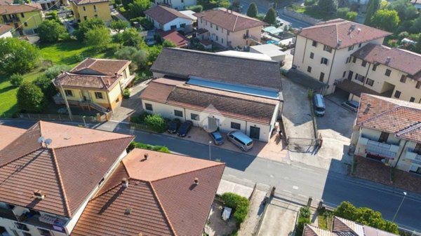 locale commerciale in vendita a Monzambano