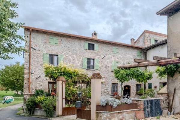 casa indipendente in vendita a Monzambano in zona Pille