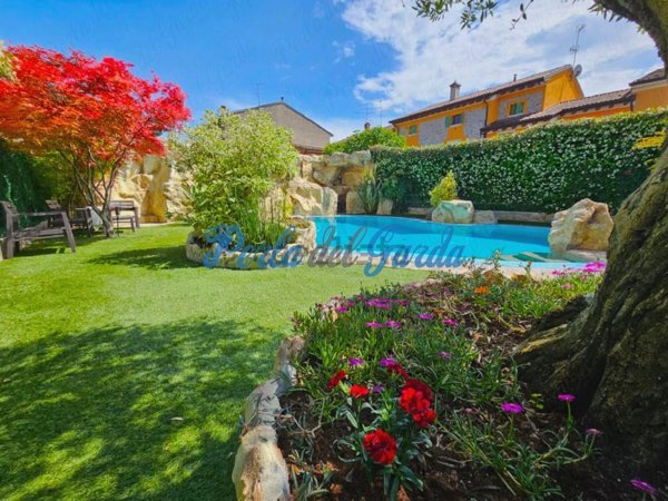 casa indipendente in vendita a Monzambano