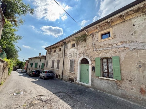 casa indipendente in vendita a Monzambano