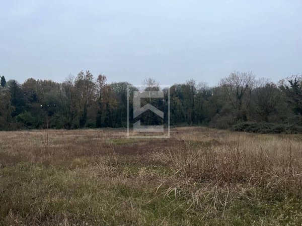 terreno edificabile in vendita a Monzambano