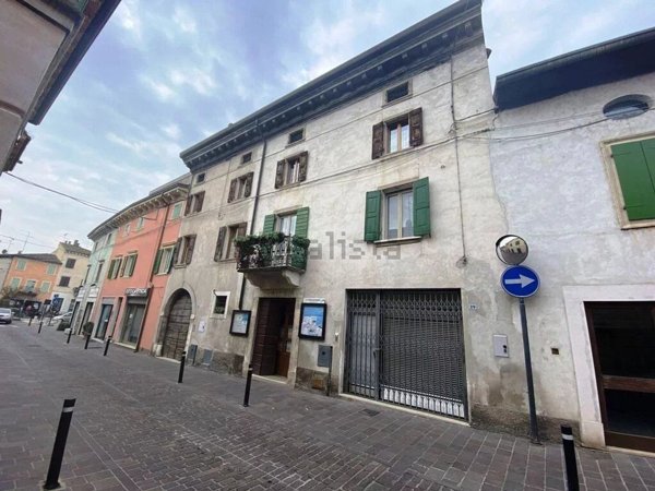 casa indipendente in vendita a Monzambano