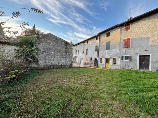 casa indipendente in vendita a Monzambano