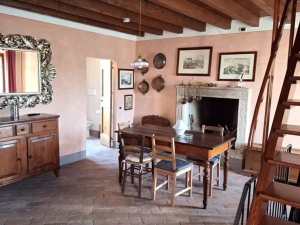 casa indipendente in vendita a Monzambano in zona Castellaro Lagusello