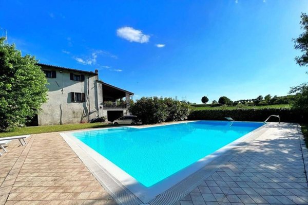 casa indipendente in vendita a Monzambano