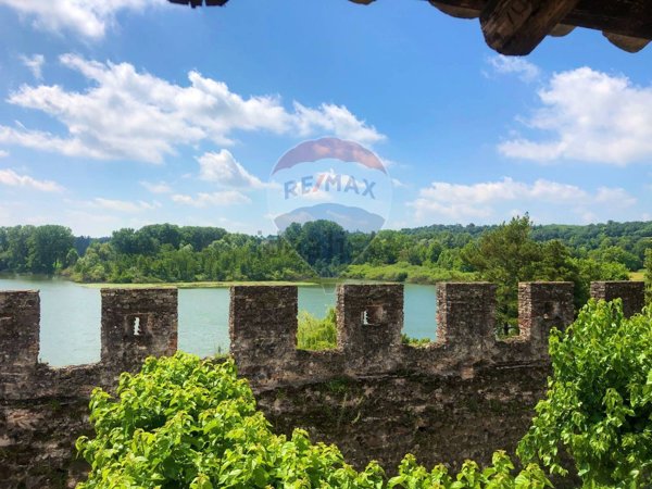 casale in vendita a Monzambano in zona Castellaro Lagusello