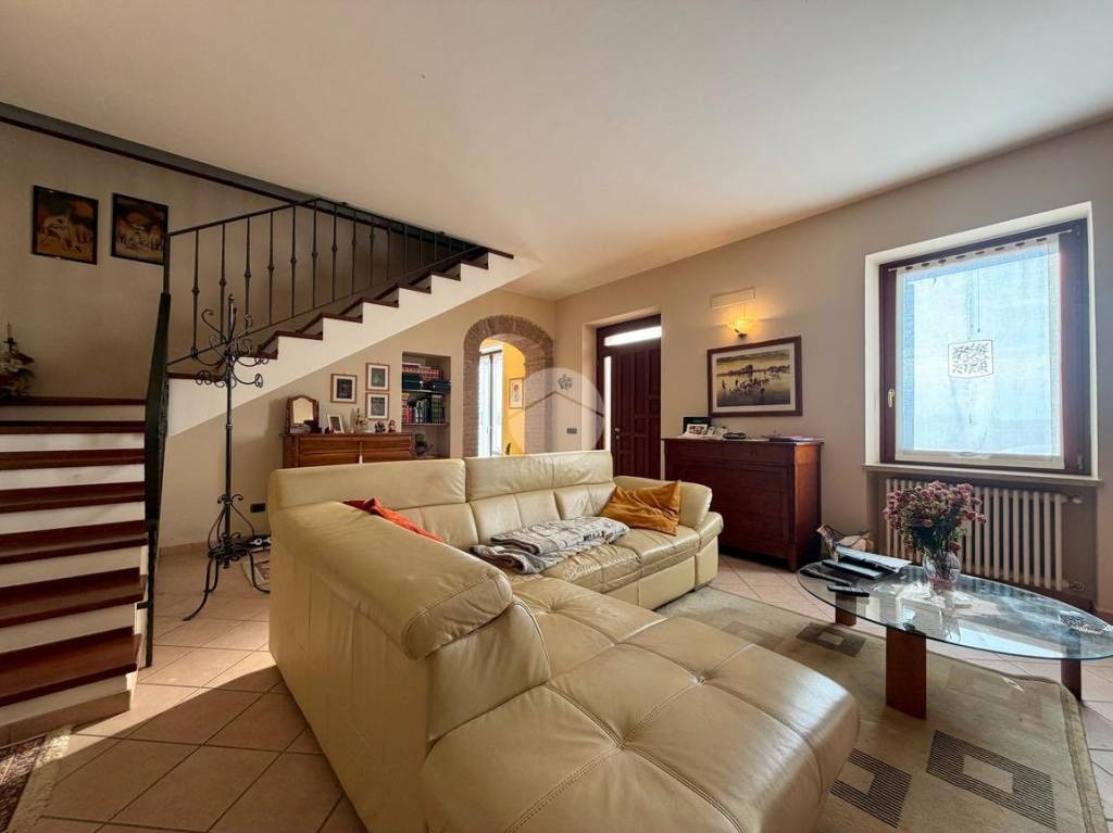 casa indipendente in vendita a Monzambano