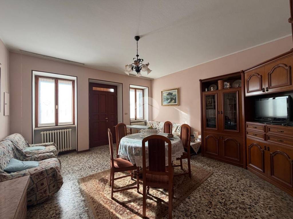 casa indipendente in vendita a Monzambano