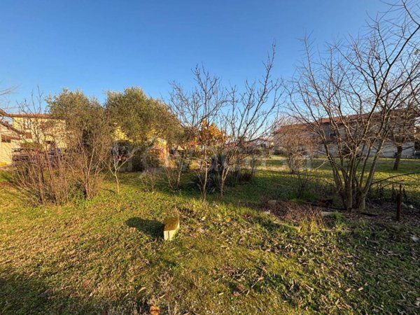 casa indipendente in vendita a Monzambano