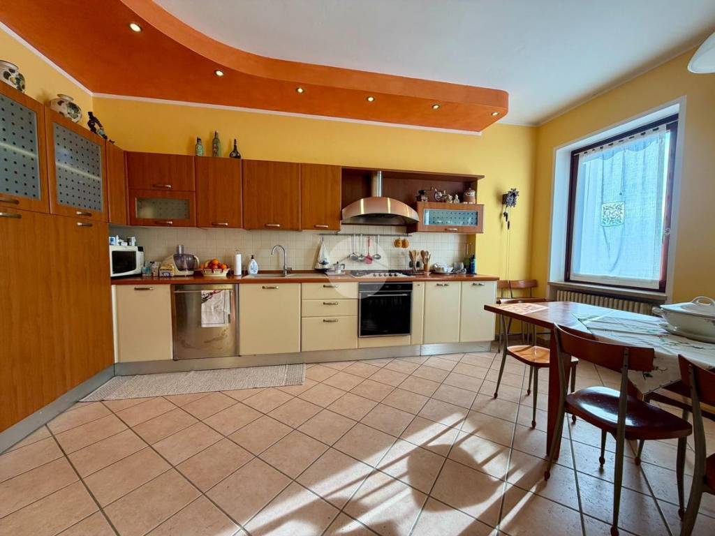 casa indipendente in vendita a Monzambano