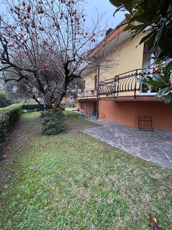 casa indipendente in vendita a Monzambano