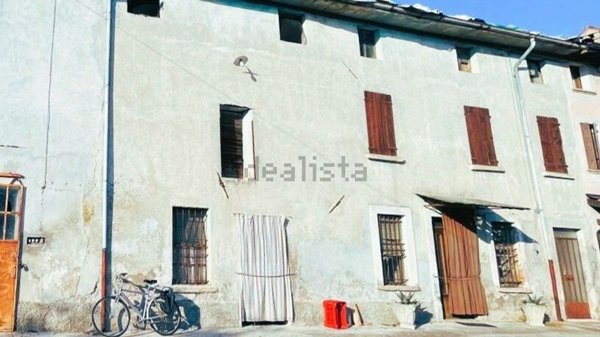 casale in vendita a Monzambano in zona Castellaro Lagusello