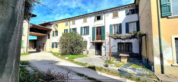 casa indipendente in vendita a Monzambano