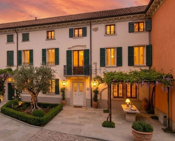 casa indipendente in vendita a Monzambano