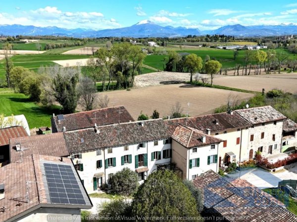 casa indipendente in vendita a Monzambano