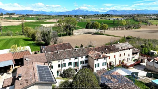 casa indipendente in vendita a Monzambano