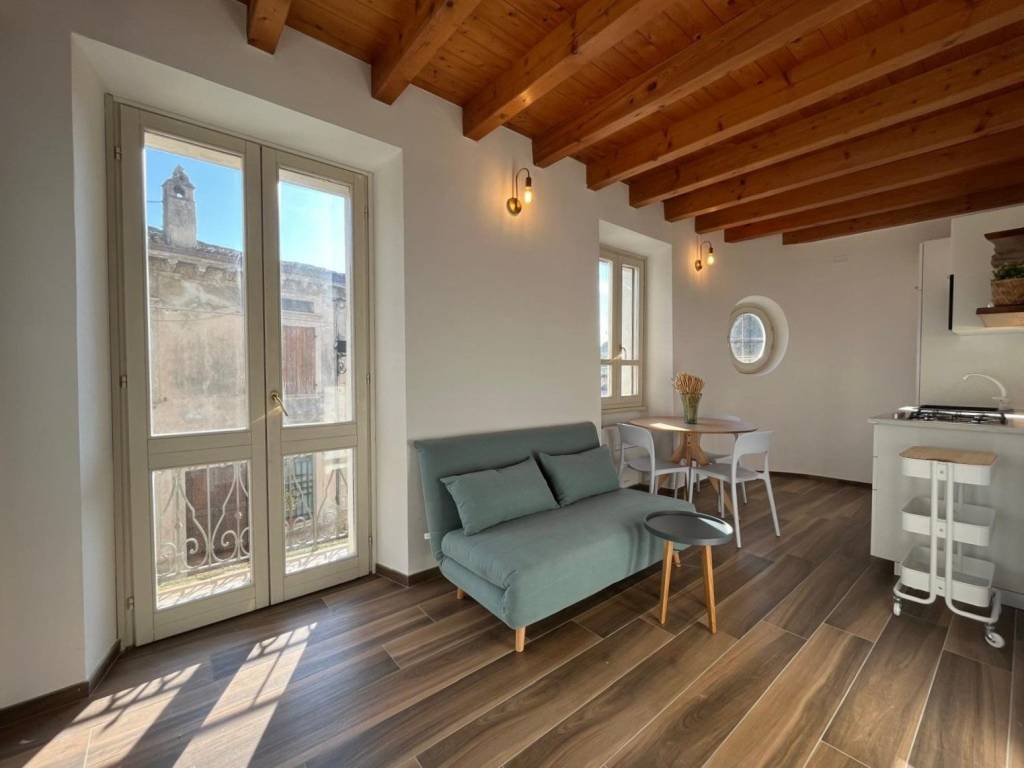 casa indipendente in vendita a Monzambano in zona Castellaro Lagusello