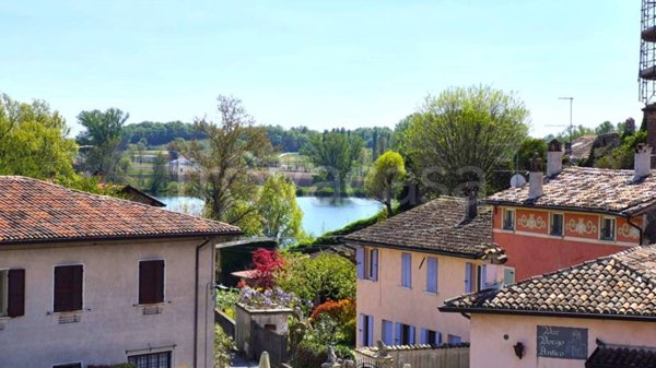 casa indipendente in vendita a Monzambano in zona Castellaro Lagusello