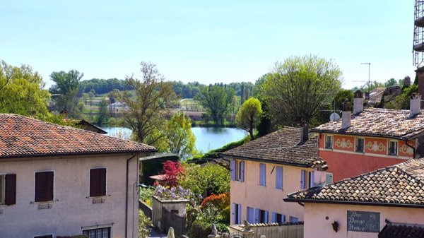 casa indipendente in vendita a Monzambano in zona Castellaro Lagusello