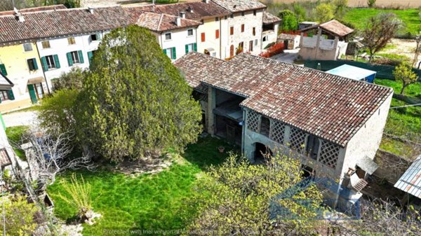 casa indipendente in vendita a Monzambano