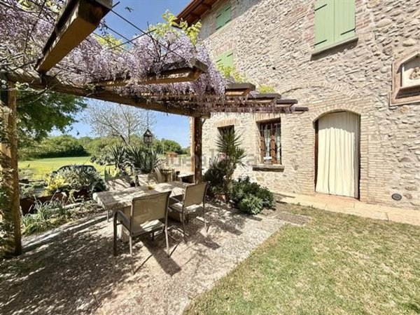 casa indipendente in vendita a Monzambano in zona Pille