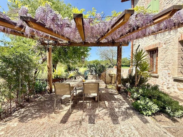 casa indipendente in vendita a Monzambano in zona Pille