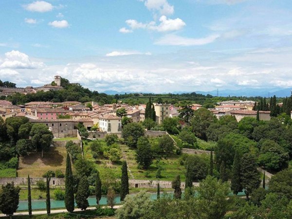 negozio in vendita a Monzambano
