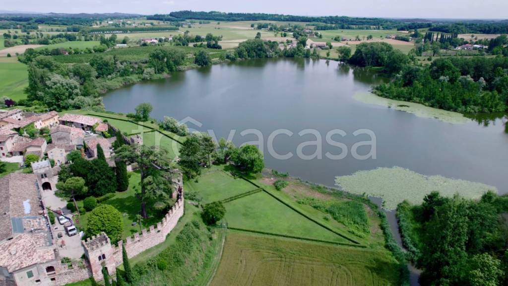 casa indipendente in vendita a Monzambano in zona Castellaro Lagusello