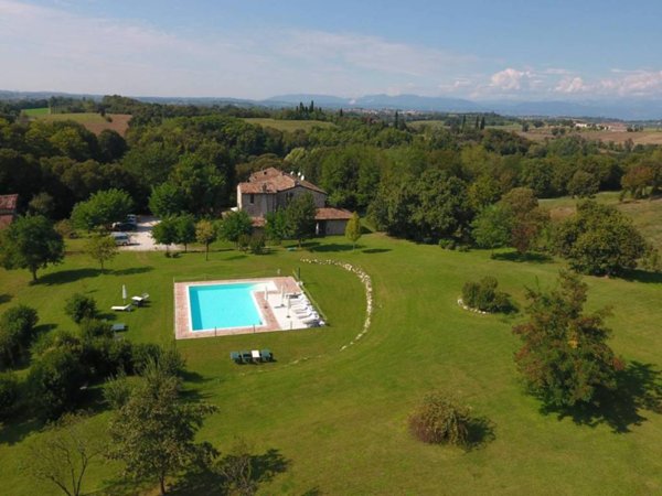 casa indipendente in vendita a Monzambano