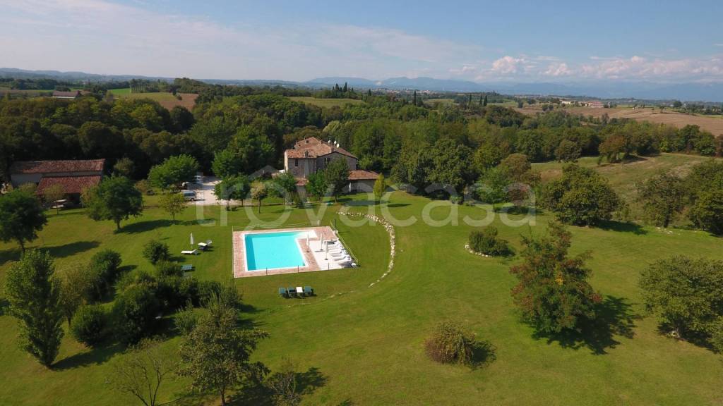 casa indipendente in vendita a Monzambano