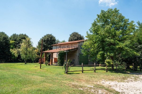 casale in vendita a Monzambano in zona Pille