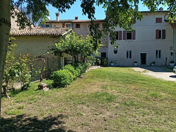 casa indipendente in vendita a Monzambano in zona Olfino