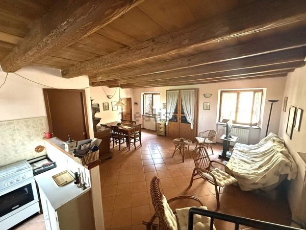 casa indipendente in vendita a Monzambano