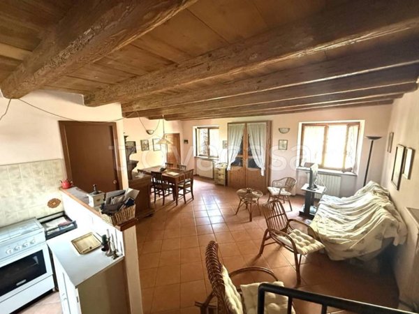 casa indipendente in vendita a Monzambano