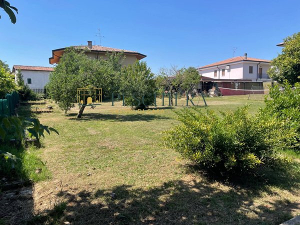 terreno edificabile in vendita a Monzambano