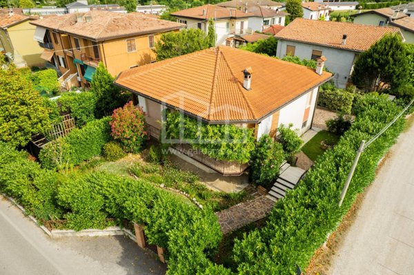 casa indipendente in vendita a Monzambano