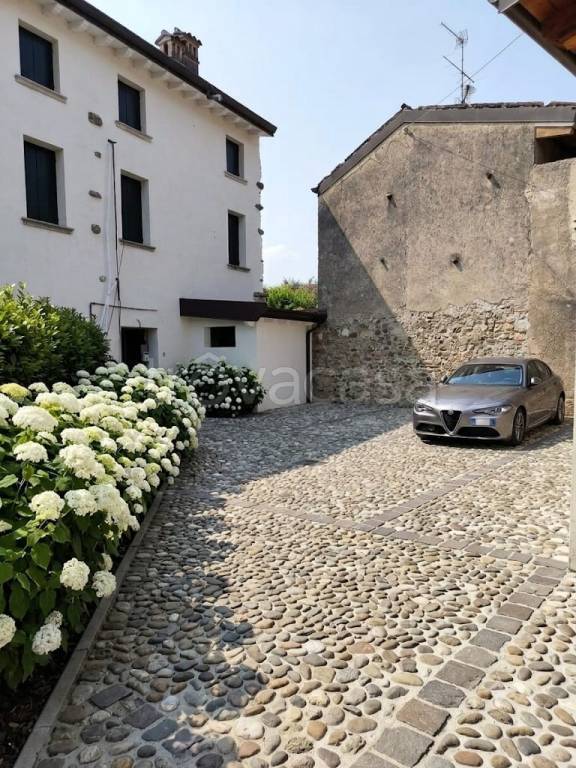 appartamento in vendita a Monzambano in zona Castellaro Lagusello