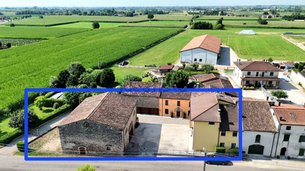 casa indipendente in vendita a Monzambano in zona Pille