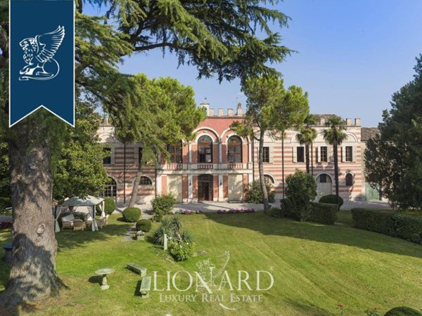 intera palazzina in vendita a Monzambano in zona Pille