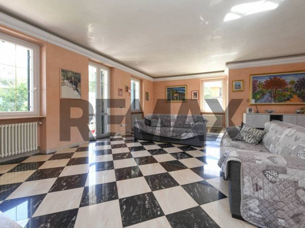 casa indipendente in vendita a Monzambano