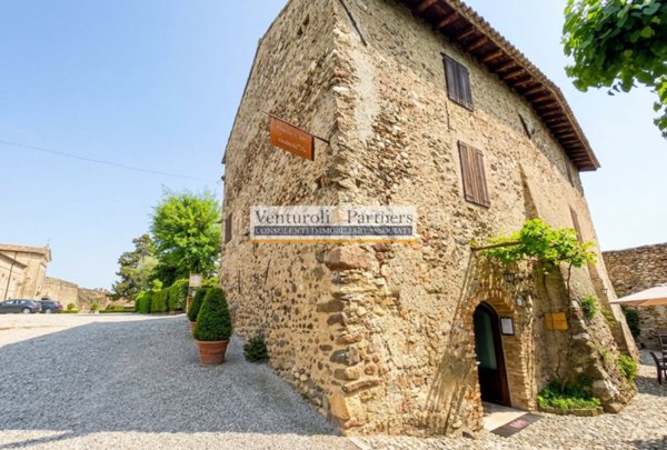 casa indipendente in vendita a Monzambano in zona Castellaro Lagusello