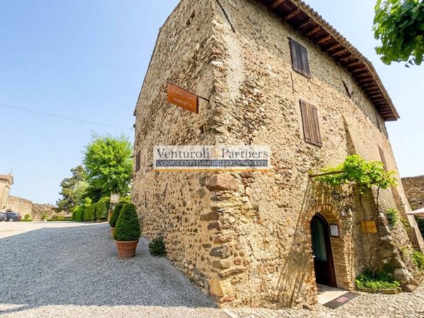 casa indipendente in vendita a Monzambano