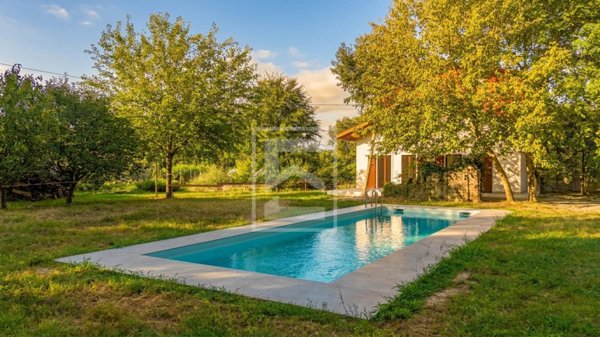 casa indipendente in vendita a Monzambano