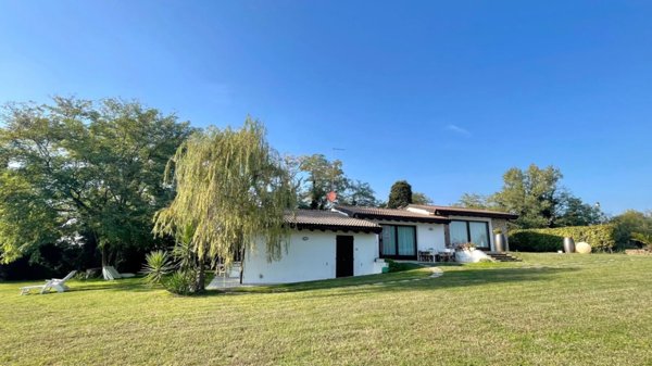 casa indipendente in vendita a Monzambano in zona Pille