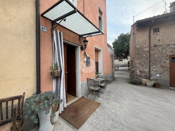 casa indipendente in vendita a Monzambano in zona Pille