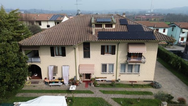 casa indipendente in vendita a Monzambano