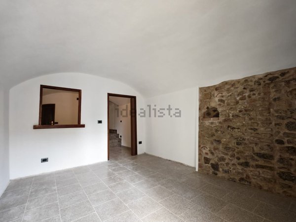 casa indipendente in vendita a Monzambano in zona Pille