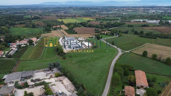 casa indipendente in vendita a Monzambano in zona Castellaro Lagusello