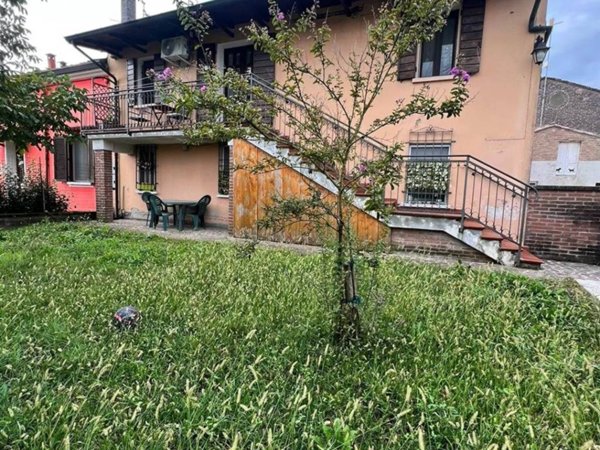 casa indipendente in vendita a Motteggiana in zona Villa Saviola